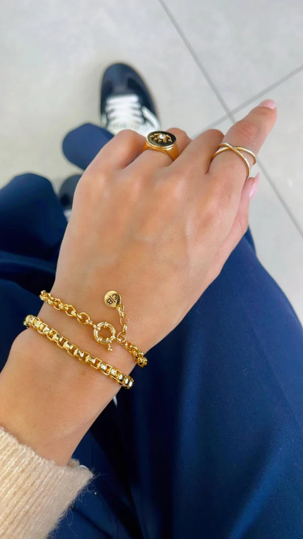 Mini Round Clasp Bracelet