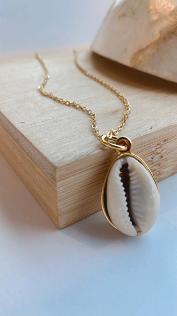 Lone Cowrie Necklace